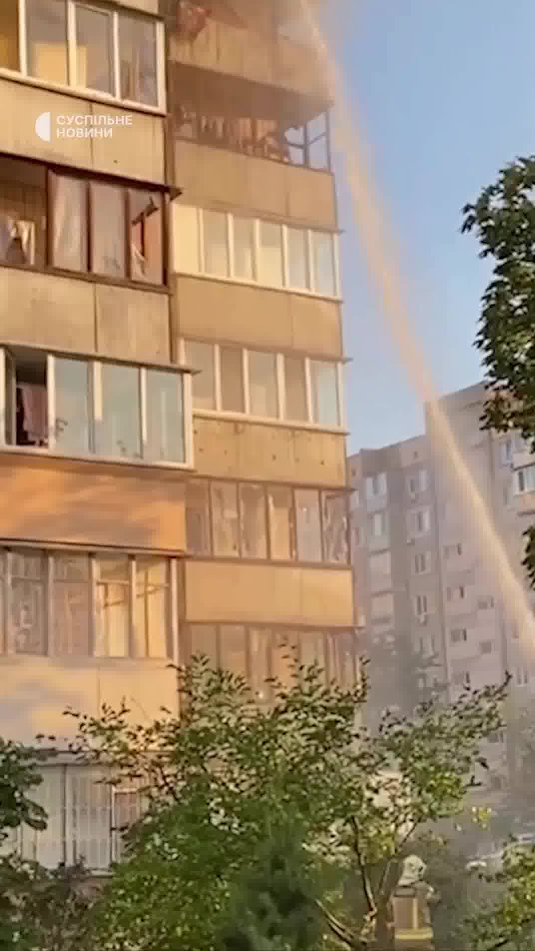 Edifici residencial danyat com a conseqüència de l'atac de míssils russos al districte d'Obolonsky de Kíev