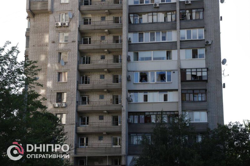 Внаслідок нічного обстрілу росіян у Дніпрі поранено 7 осіб