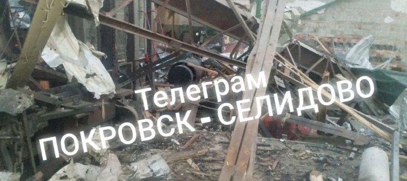 Danos em Selydove como resultado de bombardeio durante a noite