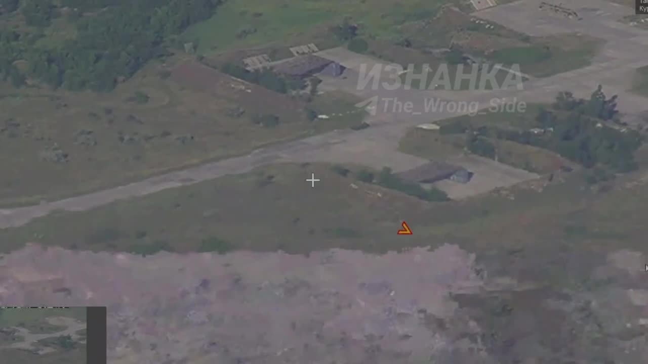 Velitel vzdušných sil Oleshuk říká, že útoky na ukrajinská vojenská letiště dne 3. července v Dolhintseve a poblíž Yuzhne dne 6. července, jejichž videa byla zveřejněna na ruských vojenských kanálech Telegram, byly zaměřeny na falešné modely.