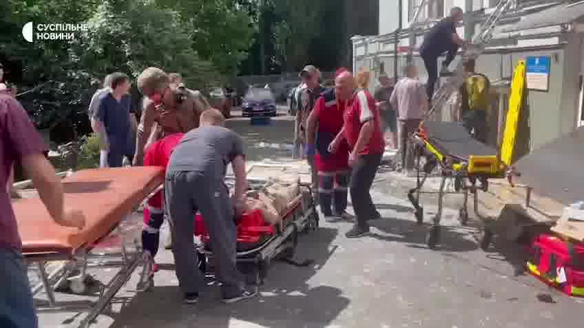 Destrucción en el hospital infantil Okhmatdyt en Kyiv como consecuencia del ataque con misiles rusos