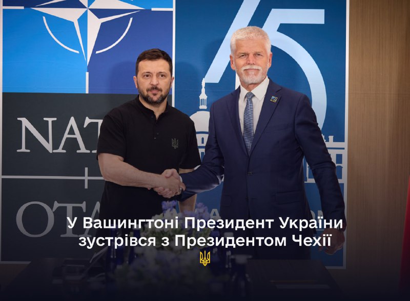 À margem da cimeira da NATO, o Presidente da Ucrânia, Volodymyr Zelenskyi, manteve uma reunião com o Presidente da República Checa, Petr Pavel.