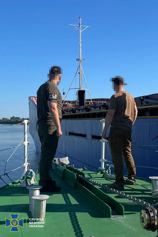 Security Service of Ukraine detained the captain of a cargo ship who helped the Russians take out stolen Ukrainian grain from Crimea