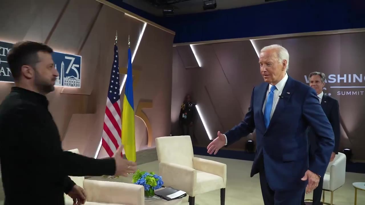 Presidente Zelensky: Apreciamos la decisión del presidente Joe Biden de fortalecer nuestras defensas aéreas con cinco nuevos sistemas Patriot y docenas de otros sistemas. Esta firme decisión nos ayudará a combatir el terrorismo ruso.