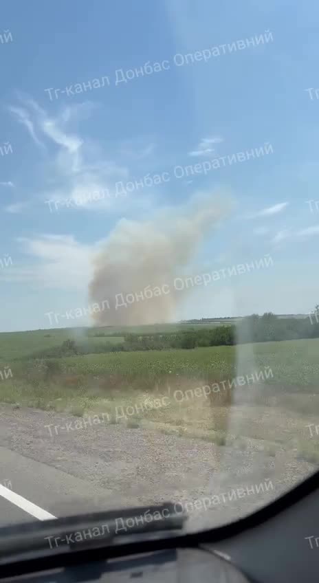 Výbuchy zaznamenali neďaleko letiska v Mariupole