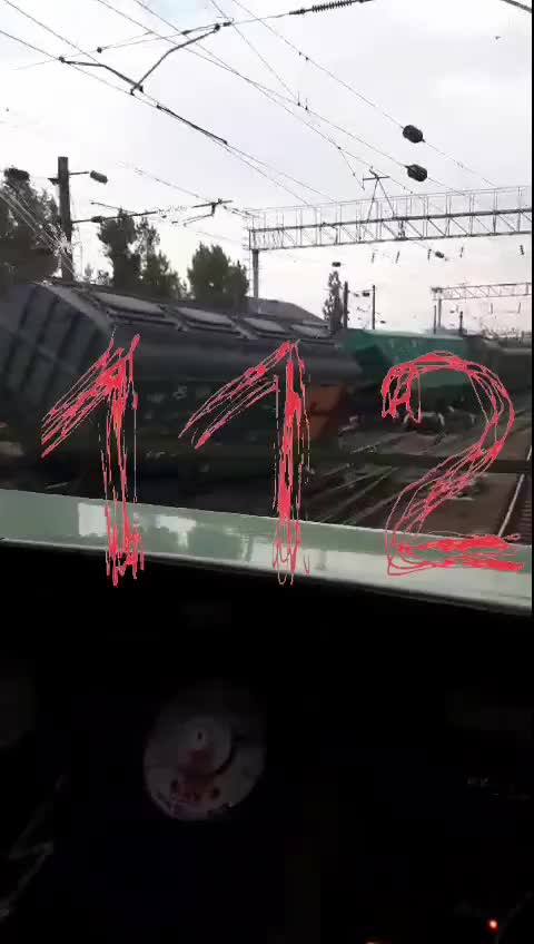 Un tren de mercaderies va descarrilar a la regió de Voronezh. Els fets van passar a les 13:45 a l'estació de Liski.