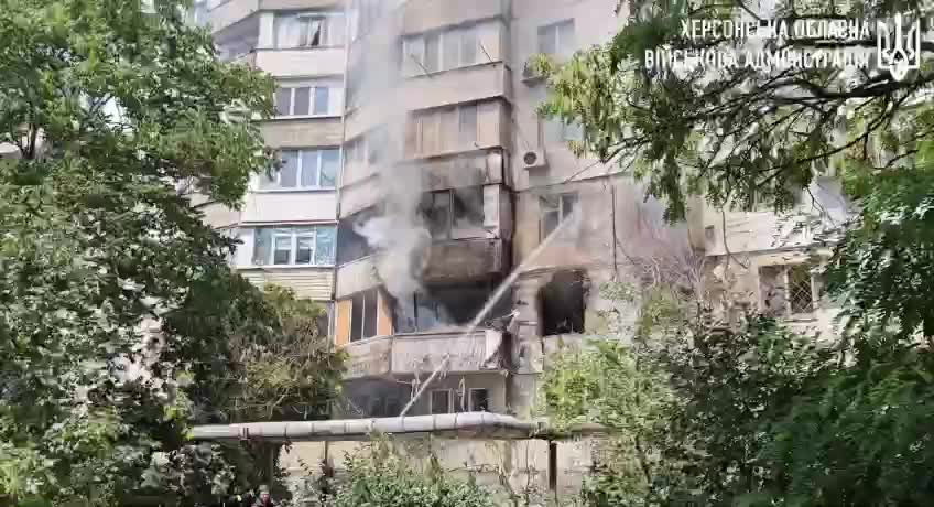 Una casa residencial va ser colpejada en un bombardeig rus a Kherson