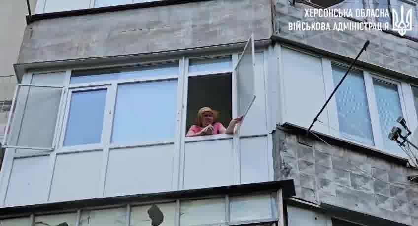 Une maison d'habitation a été touchée lors d'un bombardement russe à Kherson