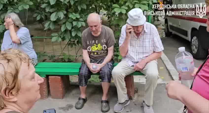 Une maison d'habitation a été touchée lors d'un bombardement russe à Kherson