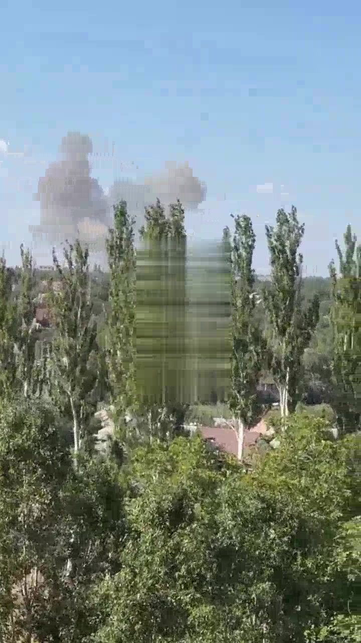 Rook stijgt op in Pokrovsk na bombardement