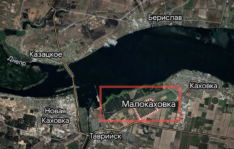 Gran incendi després del bombardeig prop de Malokakhovka de la regió de Kherson