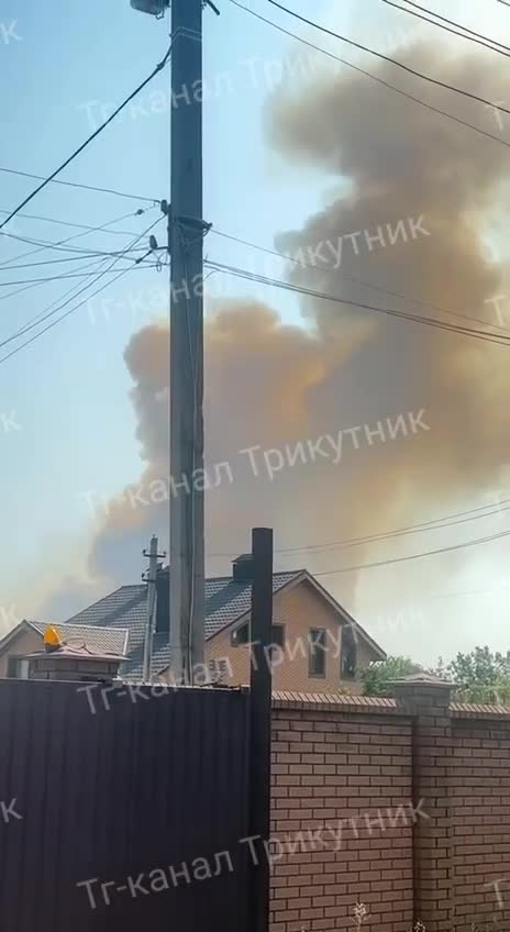 У Луганську пролунали вибухи та зафіксовано пожежу