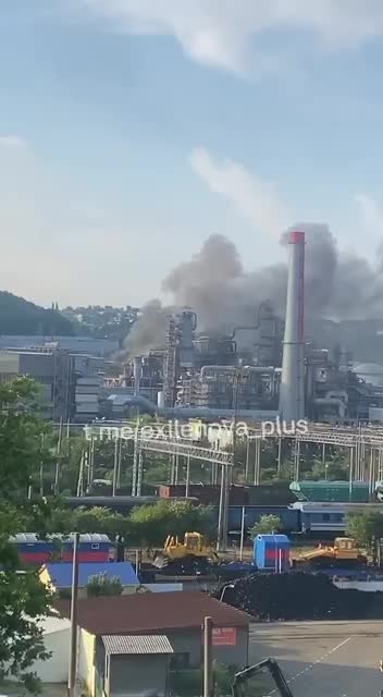 Відео пожежі на НПЗ в Туапсе