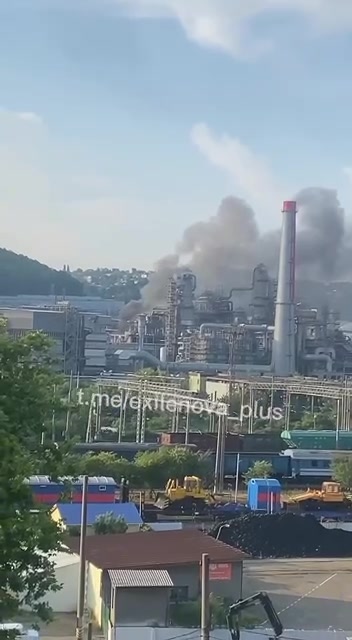 Video vom Brand in der Raffinerie in Tuapse