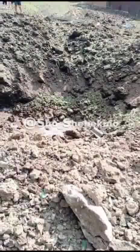 Li Nikolskeya herêma Belgorodê kratereke mezin piştî fîşekeke nenas teqiya. Bombeya hewayî ya muhtemel