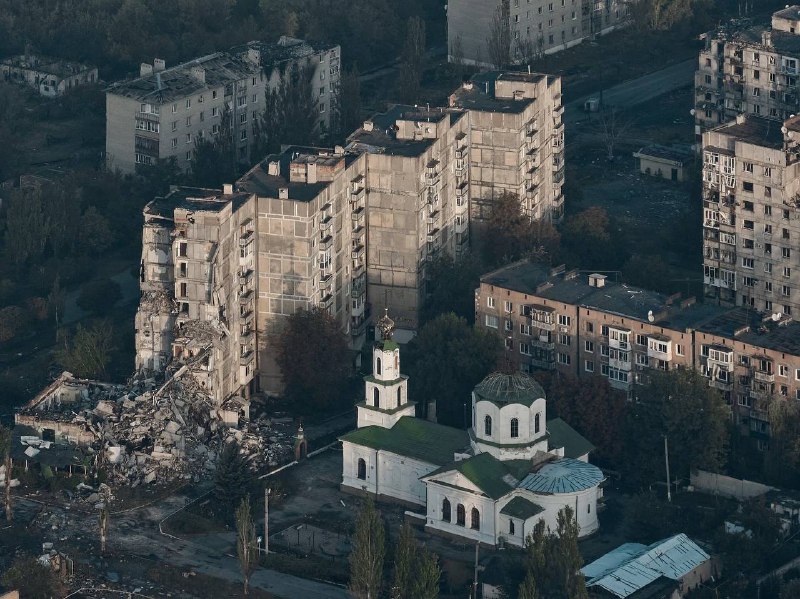 Toretsk è sotto un violento bombardamento russo