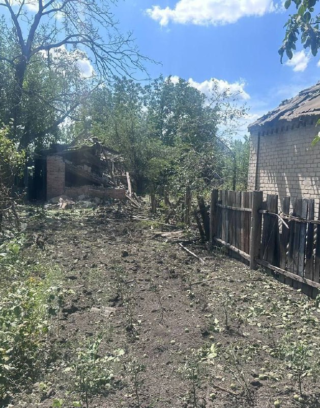 Destruição como resultado de bombardeio em Novohrodivka, na região de Donetsk