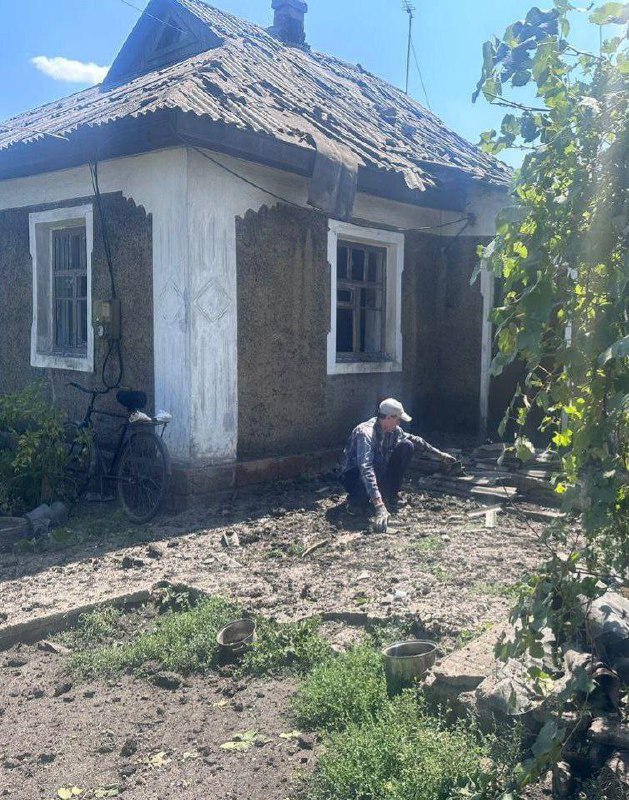 Vernietiging als gevolg van beschietingen in Novohrodivka in de regio Donetsk