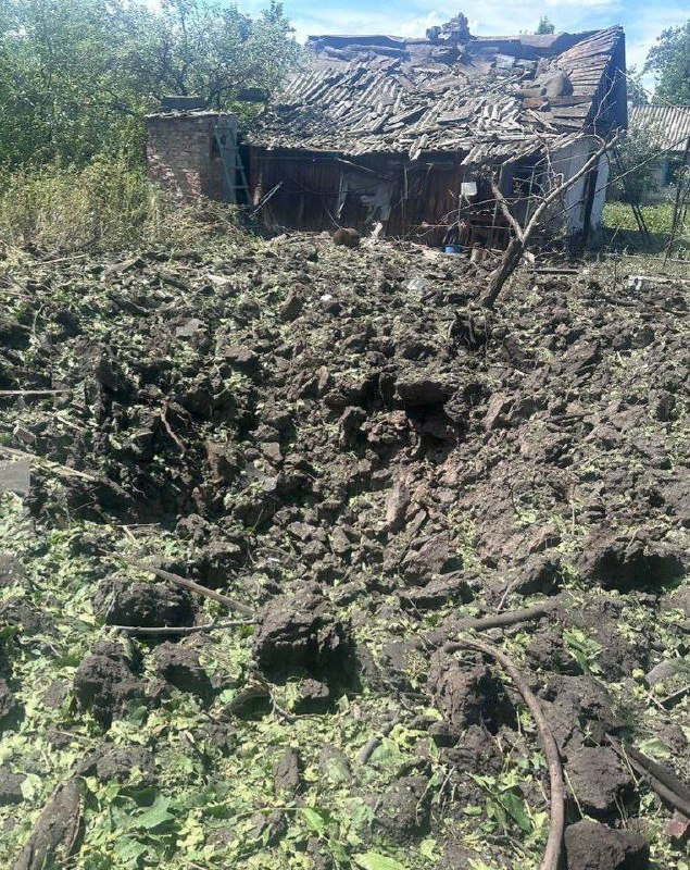 Vernietiging als gevolg van beschietingen in Novohrodivka in de regio Donetsk