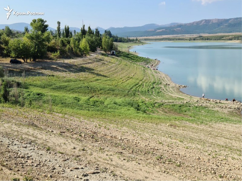 Se detuvo el vertido de agua del embalse de Belogorsk debido a su fuerte hundimiento