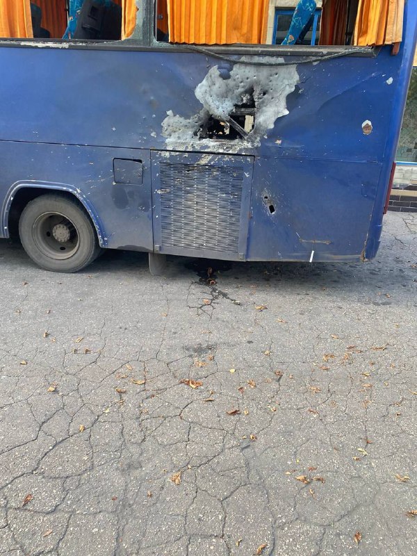 FPV-беспилотник обстрелял автобус в Новогродовке Донецкой области и в Лисовке.