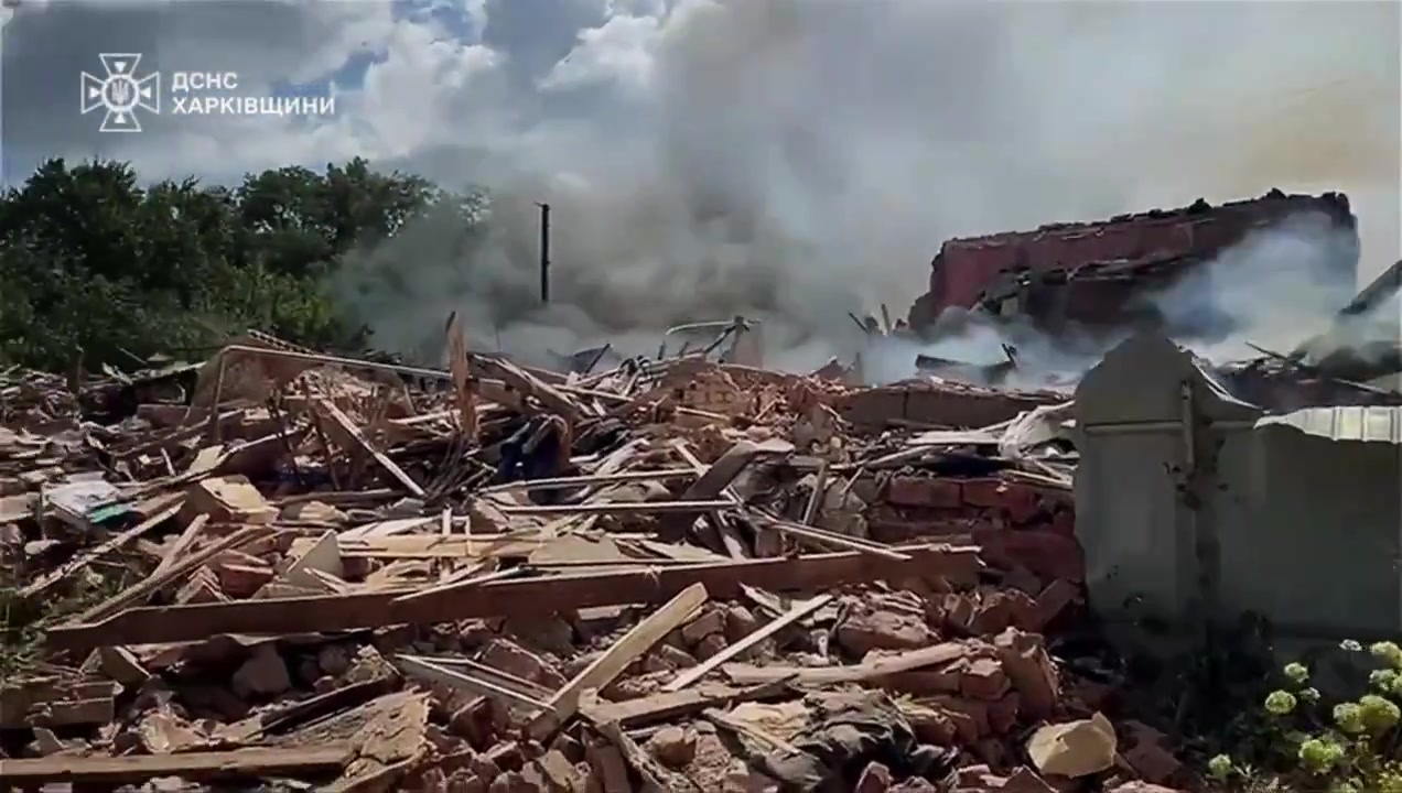 Una persona muerta y un niño herido como consecuencia del bombardeo ruso en la aldea de Velykyi Burluk, en la región de Járkov