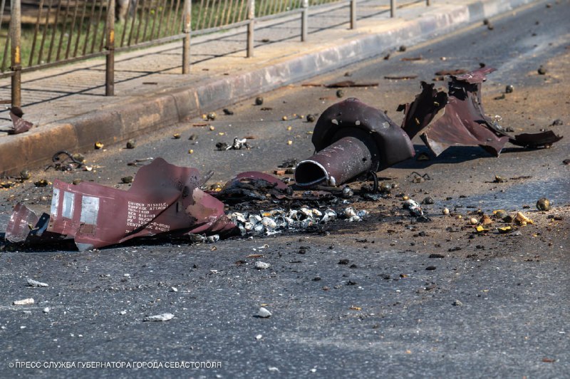 As autoridades ocupacionais da Crimeia publicaram imagens dos destroços do míssil ATACMS em Sebastopol