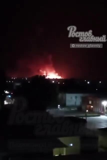 UAV's troffen het vliegveld in Morozovsk, in de regio Rostov, in Rusland. Volgens de bron werden de brandstoftanks en magazijnen getroffen. De brand en explosies zijn enorm