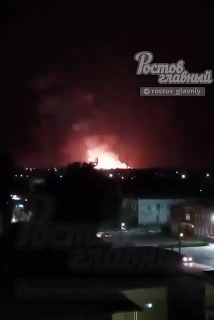 UAV's troffen het vliegveld in Morozovsk, in de regio Rostov, in Rusland. Volgens de bron werden de brandstoftanks en magazijnen getroffen. De brand en explosies zijn enorm