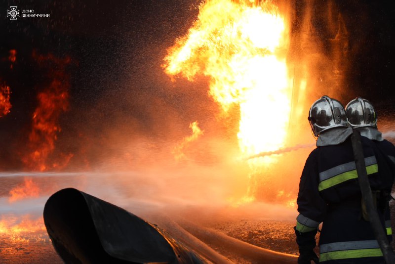 Veľký požiar v infraštruktúre v regióne Vinnytsia v dôsledku útoku bezpilotného lietadla Shahed