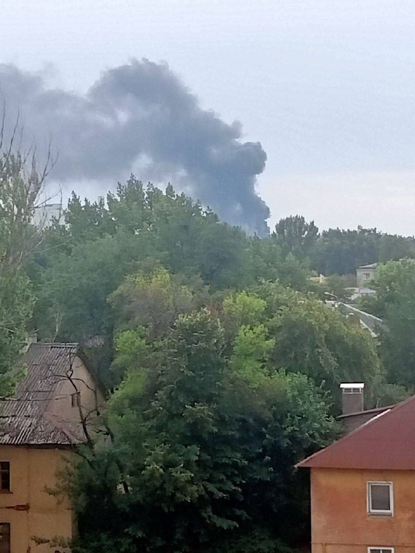 Il fumo si sta alzando su Luhansk