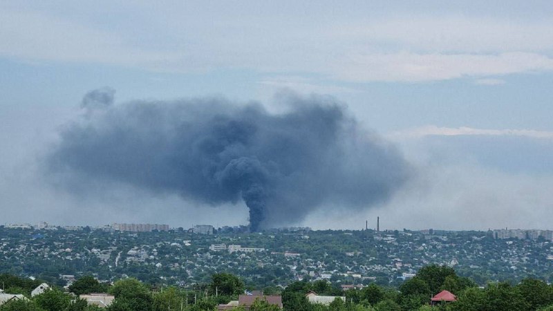 Röken stiger över Luhansk