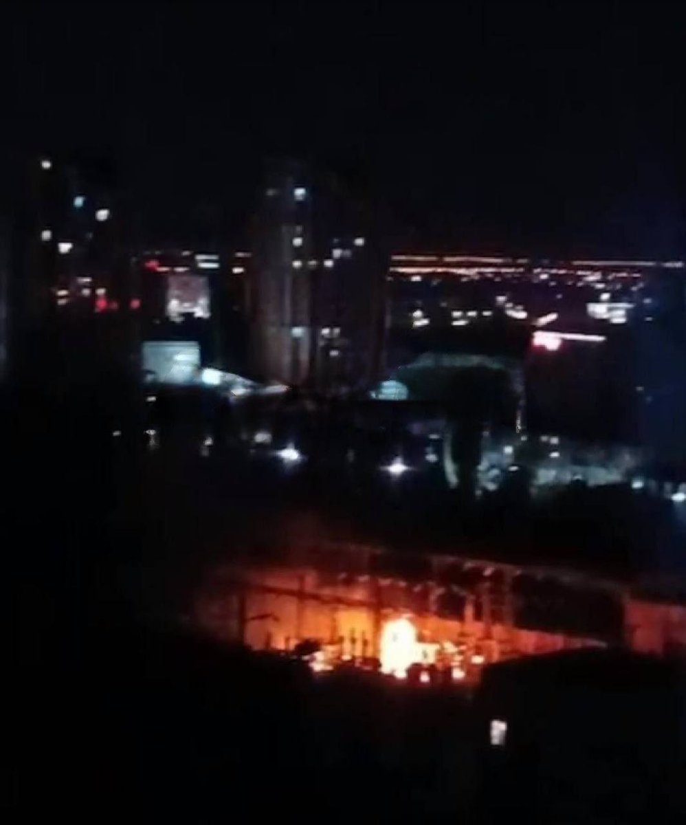 Un incendie s'est déclaré dans une sous-station à Volgograd, en Russie, pendant la nuit. Les médias russes rapportent que la ville a connu des problèmes d'électricité