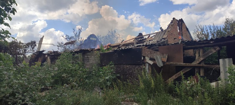 L'armée russe a bombardé le village d'Odnorobivka avec le MLRS GRAD