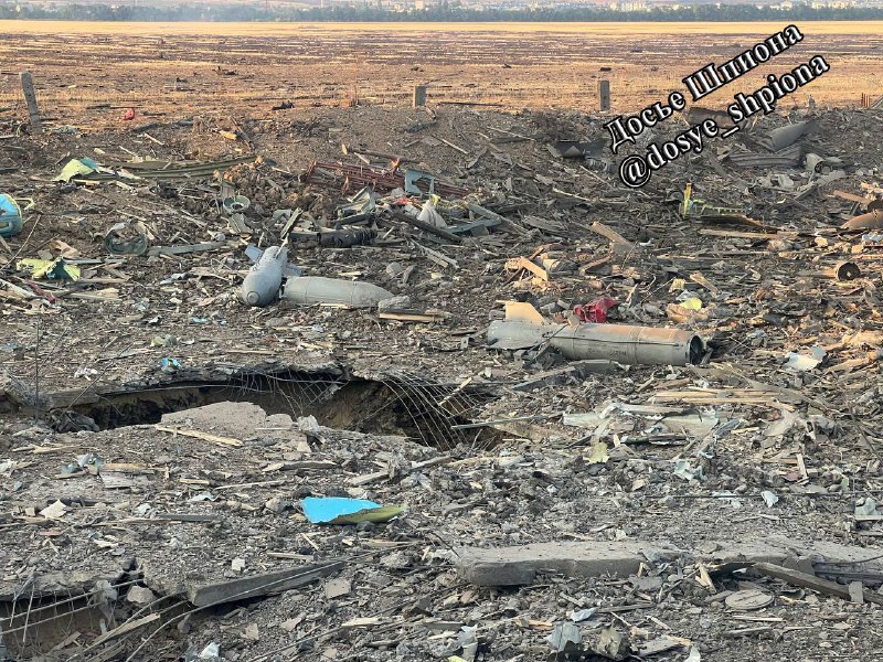 Nauji sunaikinto amunicijos sandėlio Morozovsko aerodrome vaizdai