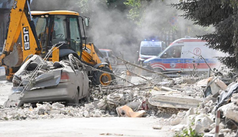 Cinco pessoas ficaram feridas em resultado de um ataque com mísseis em Kharkiv hoje cedo