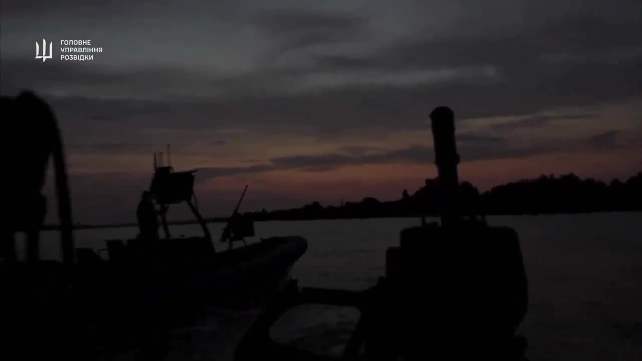 L'agence de renseignement militaire ukrainienne publie une vidéo d'un raid de commando maritime qui aurait été mené hier sur la flèche de Tendra, sur la rive sud de l'embouchure du fleuve Dnipro.