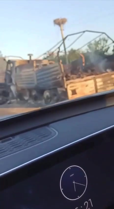 Une vidéo publiée ce matin a confirmé qu'une colonne a été détruite la nuit dernière dans le village d'Oktyabrskoye du district de Rylsk de la région de Koursk