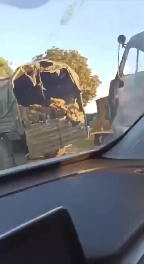 Une vidéo publiée ce matin a confirmé qu'une colonne a été détruite la nuit dernière dans le village d'Oktyabrskoye du district de Rylsk de la région de Koursk