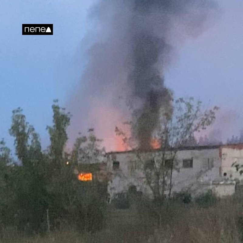 Une base de maintenance de véhicules militaires a été attaquée à Novyy Oskol, dans la région de Belgorod, vers 2 heures du matin par des drones