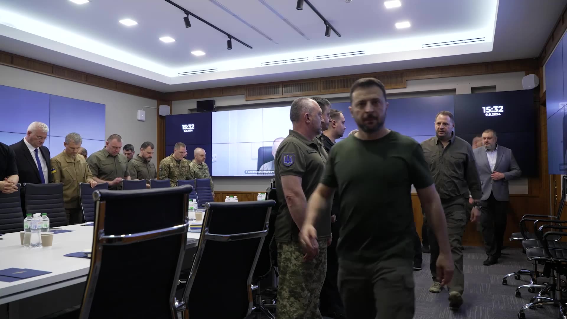 Le président Zelensky a convoqué une réunion du haut commandement militaire :  Les rapports d'Oleksandr Syrsky concernant la situation dans toutes les directions clés : le sud, Kourakhove, Pokrovsk, Toretsk, Chasiv Yar, la région de Louhansk et la région de Kharkiv. Et concernant nos actions défensives dans les directions d'où la Russie a lancé des frappes sur le territoire ukrainien