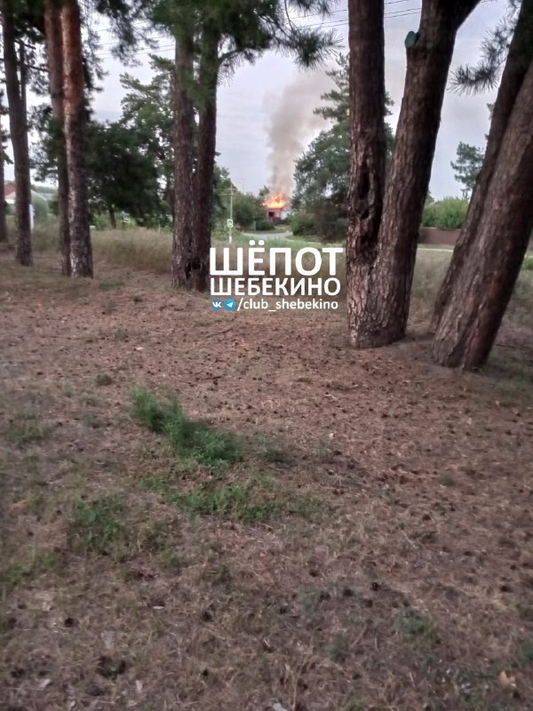 Plusieurs incendies signalés à Schebekyne, dans la région de Belgorod, à la suite de bombardements