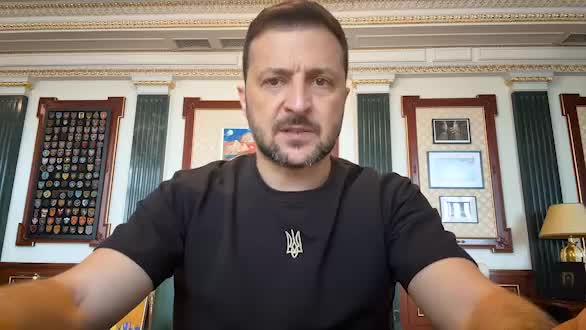 Presidente Zelensky: Vediamo come si sta effettivamente muovendo la Russia sotto il governo di Putin: 24 anni fa, il disastro del sottomarino Kursk è stato l'inizio simbolico del suo governo; e ora è chiaro qual è la sua fine. Di nuovo Kursk. Il disastro della sua guerra. Questo succede sempre a coloro che disprezzano le persone e qualsiasi regola. La Russia ha portato la guerra agli altri, ora sta tornando a casa. L'Ucraina ha sempre voluto solo la pace, e noi assicureremo sicuramente la pace