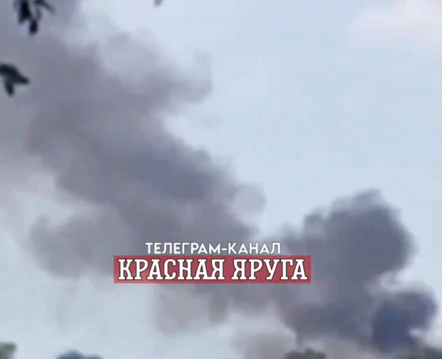 Incendie à Krasnaya Yaruga après des explosions