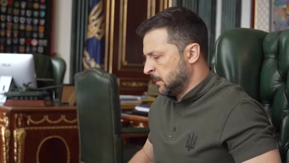 Serfermandar Syrsky ji Serokomar Zelensky re radigihîne: Di 24 saetên dawî de hêzên parastinê yên Ukraynayê 1-3 km li deverên cihê yên herêma Kursk, qadeke bi qasî 40 km çargoşe, bi giştî 74 wargeh di bin kontrola Ukraynayê de pêşve diçin.