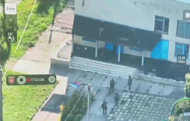 Filman a militares ucranianos en el pueblo de Vnezapnoe, en la región de Kursk