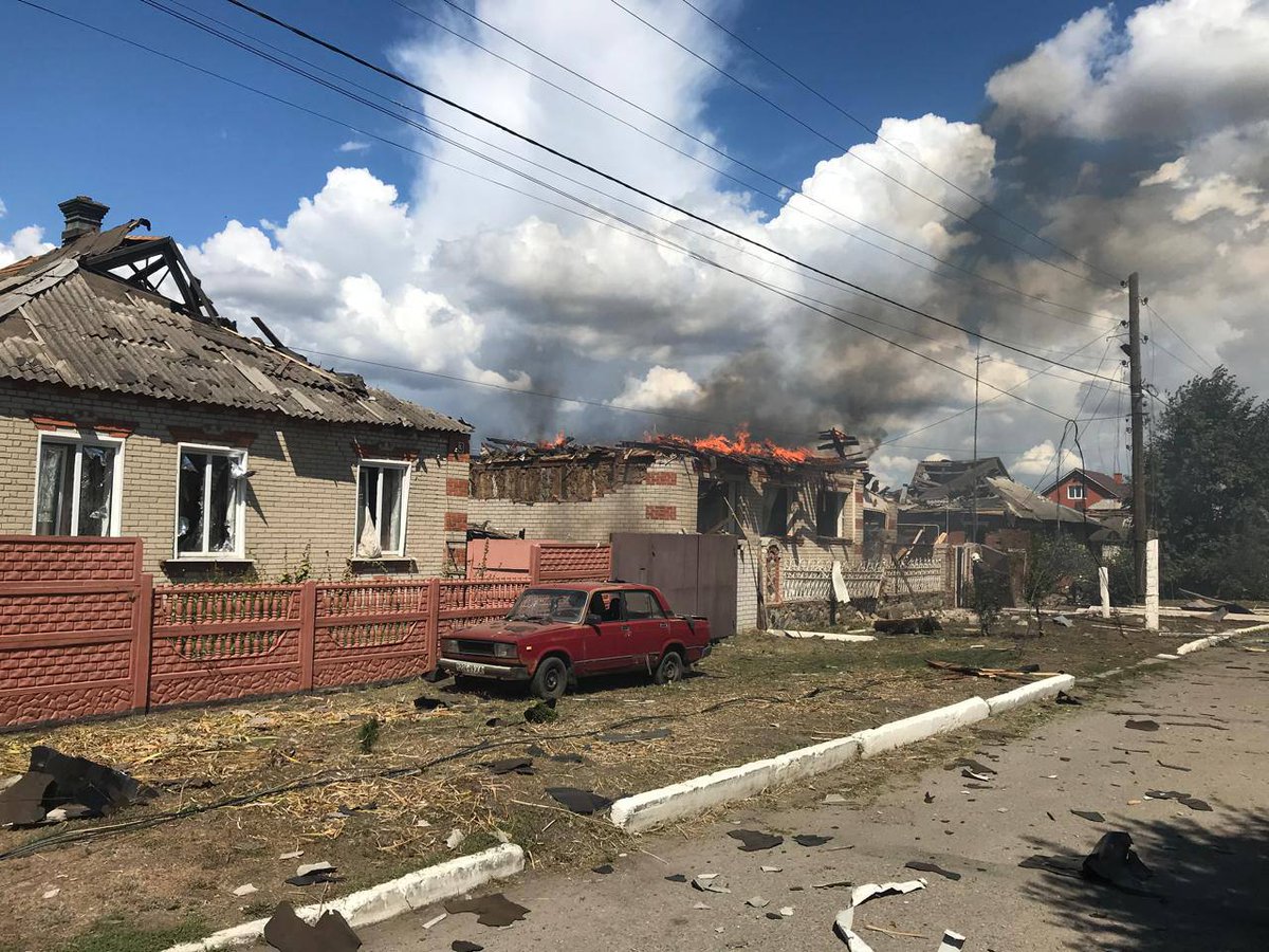 Trois personnes blessées suite à une frappe aérienne à Zolochiv, dans la région de Kharkiv