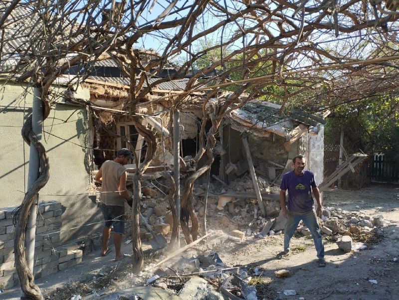 Une personne blessée suite à un bombardement à Tomyna Balka, région de Kherson, ce matin