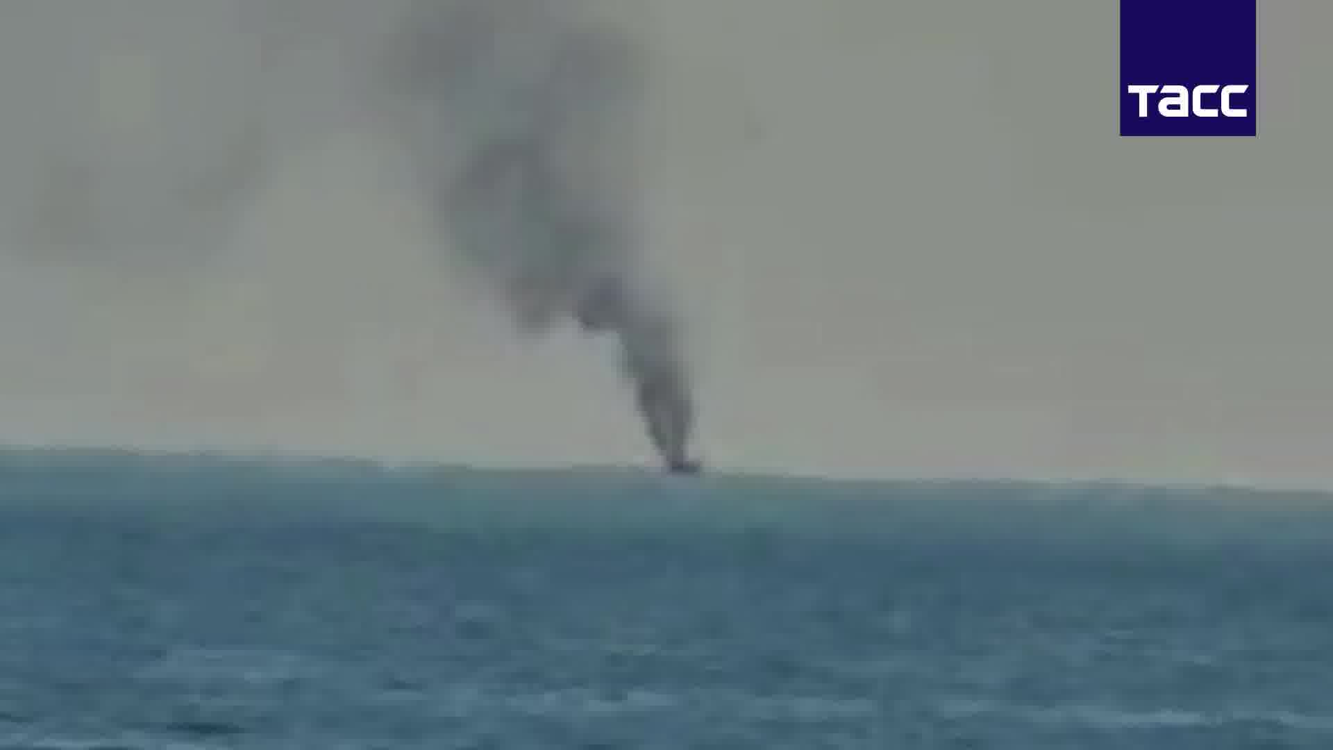 Els helicòpters russos Mi-8 i Ka-29 han destruït un dron naval al Mar Negre, prop de Crimea ocupada, segons el Ministeri de Defensa rus.