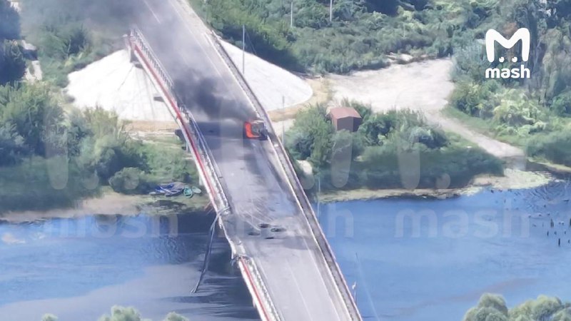 Kursk vilayətinin Qluşkovo şəhərindəki körpü raket zərbəsi nəticəsində dağılıb.